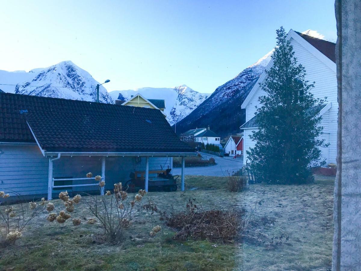 Villa Holmen 2 - Ground Floor Apartment Balestrand Exterior photo