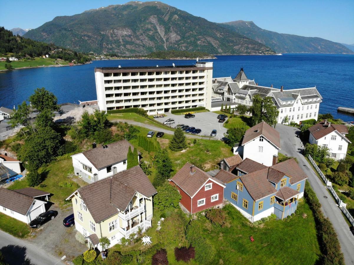 Villa Holmen 2 - Ground Floor Apartment Balestrand Exterior photo